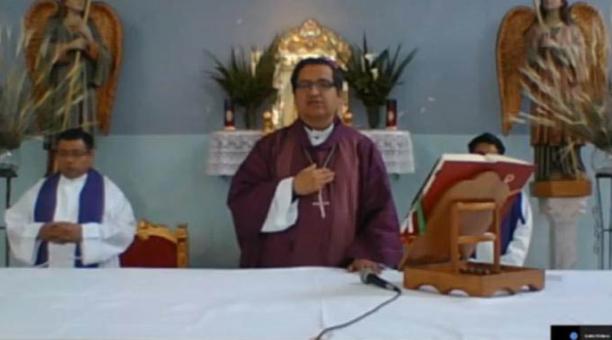 David de La Torre, obispo auxiliar de Quito, en una misa de exequias por videoconferencia