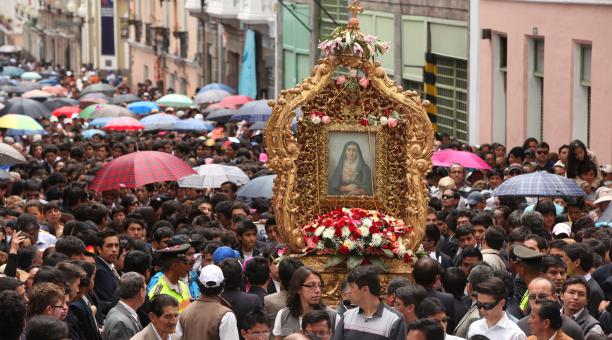 La procesión de la Virgen de La Dolorosa es todo un acontecimiento cada año en las calles de Quito