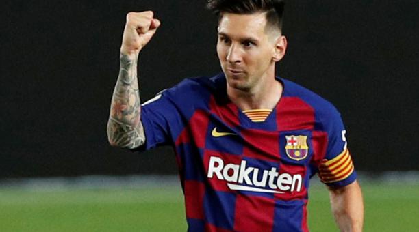 El delantero del FC Barcelona Lionel Messi festeja tras marcar el gol 700 de su carrera, este 30 de junio del 2020. Foto: Reuters