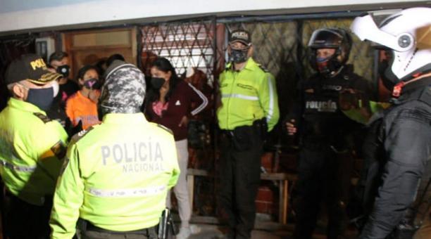 En Calderón, en Ciudad Bicentenario, suspendieron un juego de vóley. Había 30 personas. Foto: cortesía Intendencia de Pichincha