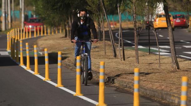 El uso de la bicicleta se ha revelado como una excelente alternativa para trasladarse manteniendo el distanciamiento. Foto: Diego Pallero / ÚN
