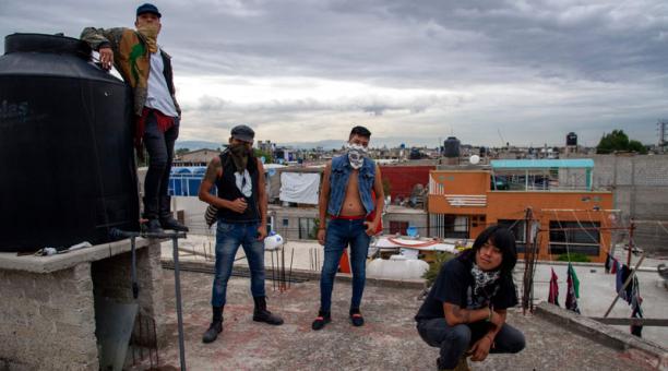 Miembros de la banda Los Cogelones, en la ciudad de Nezahualcoyotl, México. Foto: AFP