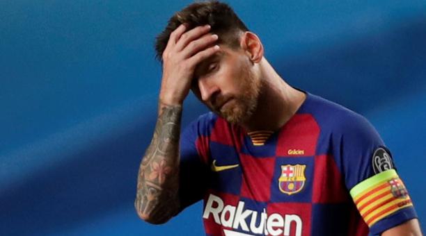El futbolista del FC Barcelona, Lionel Messi, se toma la cabeza durante el partido contra el Bayern de Múnich por la Champions League, en el EstÃ¡dio da Luz, en Lisboa, Portugal, el 14 de agosto de 2020. Foto: Reuters