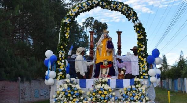 Este año, la Virgen de La Merced fue llevada en  una adornada plataforma para la procesión anual. Foto: cortesía