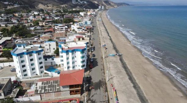 La playa de Crucita, en Manabí, espera turistas. Foto: cortesía Municipio de Portoviejo