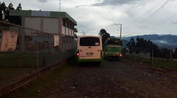 Los buses ya trabajan en la ruta ampliada. Foto: cortesía del barrio Libertad de Catahuango