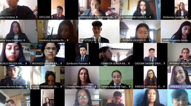 20 estudiantes de instituciones educativas de Quito participaron en un conversatorio. Foto: cortesía de la Subsecretaría de Educación del Distrito Metropolitano