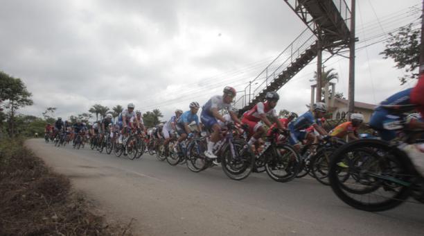 La Vuelta al Ecuador empezó con 102 ciclistas, el 23 de noviembre del 2020. Foto: cortesía comité organizador