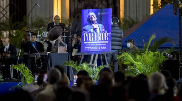 Un concierto al aire libre con motivo del homenaje al fallecido cantautor Armando Manzanero se realizó el 3 de enero del 2021 en la plaza de la Revolución de Managua (Nicaragua). Foto: EFE
