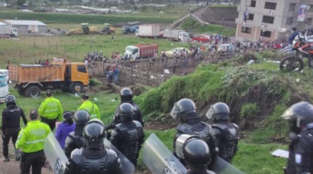 1 200 personas fueron desalojadas de un evento clandestino, que se desarrollaba en Paquisha, Guamaní. Foto: Secretaría de Seguridad y Gobernabilidad