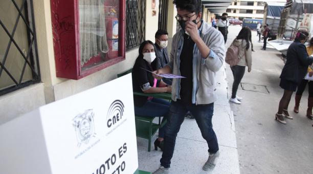 El fin de semana pasado se realizó un simulacro en los recintos electorales del sur de Quito. Foto: Patricio Terán/ ÚN