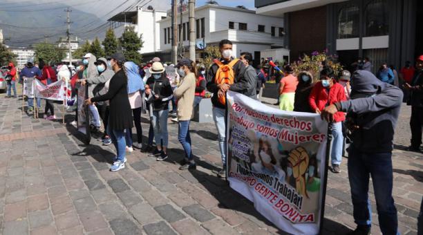 Dueños y trabajadores de centros de tolerancia piden retomar labores. Foto: Vicente Costales / ÚN