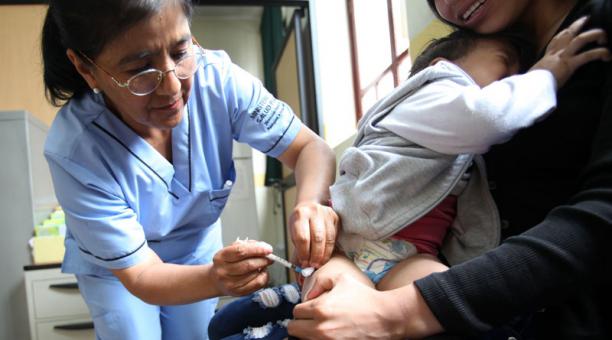 La vacuna de la inlfuenza se pone de forma gratuita en centros de salud. Foto: Julio Estrella / archivo / ÚN