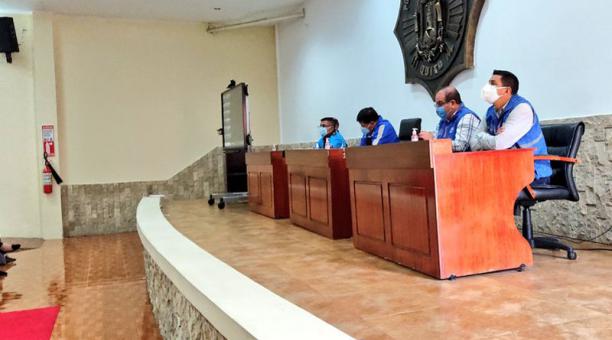 Autoridades de la secretaría de Seguridad y Gobernabilidad presidieron la reunión con comerciantes en instalaciones municipales. Foto: Cortesía Municipio de Quito