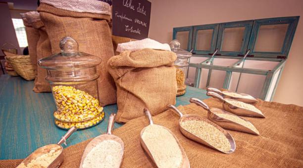 Emprendimiento En la tienda Moisés encontrará las harinas que utilizaban las abuelitas, así como semillas, frutos secos...