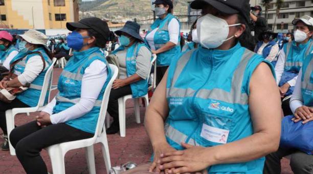 El miércoles entregaron los permisos a 2 500 vendedores. Cortesía / Municipio de Quito
