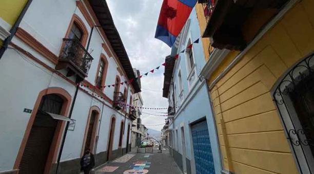 Poco a poco se ven decoraciones en las calles de Quito. Foto: Patricio Terán / ÚN