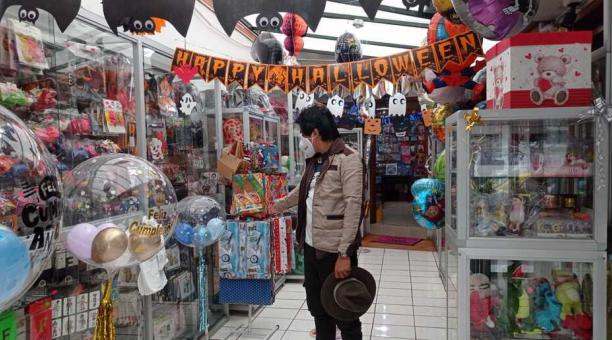 La temática de Halloween ya está presente en las tiendas de disfraces. Foto: Roxana Madrid/ ÚN