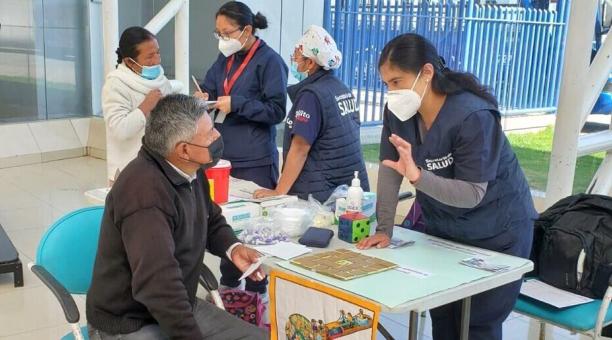 Los profesionales de la salud organizan actividades alhajas con las personas que visitan las paradas del Metro. Foto: Facebook de la Secretaría de Salud