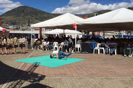 En la Plaza Eloy Alfaro se realiza en intercolegial del canto este miércoles 30 de noviembre del 2016. Foto: Betty Beltrán / ÚN