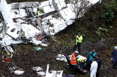 El avión que transportaba al plantel profesional del Chapecoense se estrelló en el cerro Gordo, en La Unión, Medellín. Murieron 71 personas y sólo sobrevivieron seis. Foto: EFE