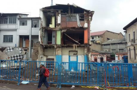 Los escombros de la vivienda desplomada aún no han sido retirados en su totalidad. Foto: Eduardo Terán / ÚN