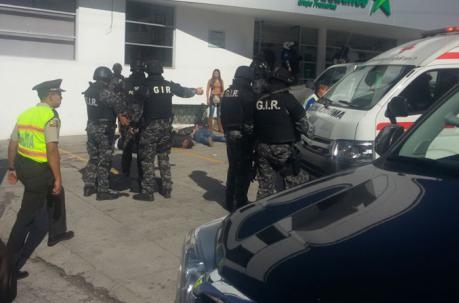 La Policia acudió a la emergencia y se produjo una balacera entre agentes y delincuentes. Foto: Eduardo Terán / ÚN