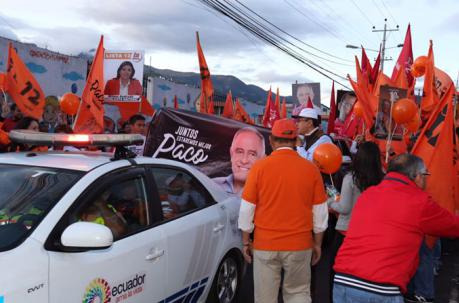 Simpatizantes del partido político de Izquierda Democrática. Foto: Alfredo Lagla / ÚN