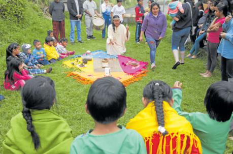 En Peguche (Imbabura), la comunidad celebra el Pawkar Raymi. Foto: Washington Benalcázar / archivo / ÚN