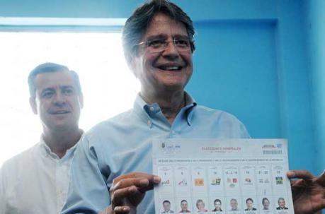 Guillermo Lasso votó en la ciudad de Guayaquil. Foto: AFP