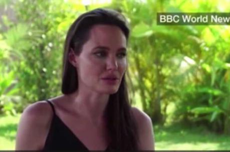 Angelina Jolie habló por primera vez en TV sobre su separación de Brad Pitt y se quebró. Foto: Captura de pantalla