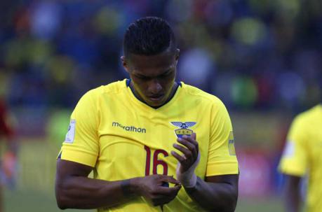El ‘Toño’ Valencia durante el encuentro entre la Selección de Ecuador y la Selección de Colombia. Foto: EFE
