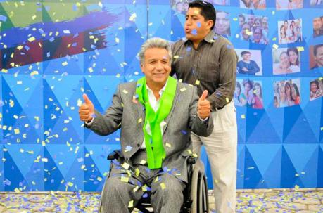 Lenín Moreno recibió los resultados del CNE respecto a la elección presidencial. Foto: AFP
