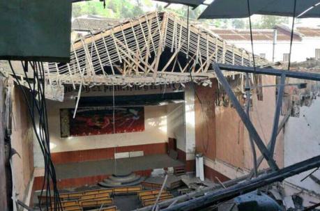 Según los bomberos el colapso del techo se habría producido por la antigüedad del mismo. Foto: Eduardo terán / ÚN