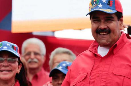 El presidente venezolano, Nicolás Maduro, asistió a una manifestación de apoyo ayer, miércoles 19 de abril de 2017, en Caracas (Venezuela). Foto: EFE