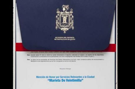 La mención entregada por el Municipio de Quito. Foto: ÚN