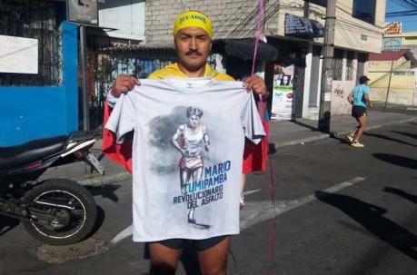 Jaime Nieto portaba una camiseta en memoria de su entrenador y exatleta Mario Turimpamba. Foto: Santiago Ponce / ÚN