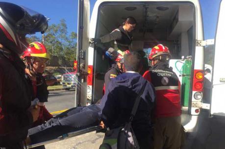 Los heridos fueron trasladados en ambulancias hacia distintos centros de salud. Foto: Paúl Rivas / ÚN