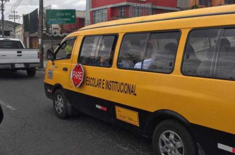 Aproximadamente 6 500 unidades de transporte escolar están autorizadas para brindar el servicio en Quito. Foto: Paúl Rivas / ÚN