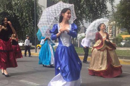 Aproximadamente 1 000 personas participaron en el noveno desfile de 'Saludo a Quito', organizado por la Administración Zonal Eugenio Espejo. Foto: Eduardo Terán / ÚN