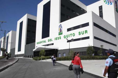 El Hospital tiene cinco torres, de 10 plantas cada una. Dispone de 56 consultorios y 450 camas. Foto: Paúl Rivas / ÚN