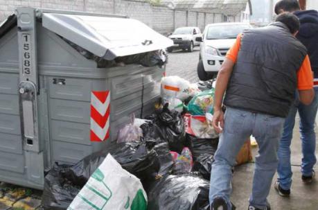 Siguen los problemas de la recolección de basura en Quito. Foto: Eduardo Terán / ÚN