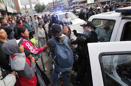 Un gran operativo se requirió para atrapar a los sospechosos, en Las Cuadras. Foto: Vicente Costales / ÚN