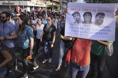 En Guadalajara hubo protestas por la desaparición de los tres jóvenes. Foto: Ulises Ruiz / AFP