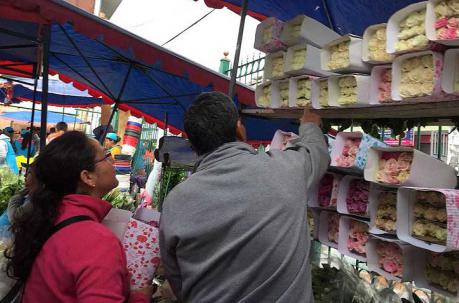 El mercado mayoristas de flores está en la Buenos Aires y Venezuela.