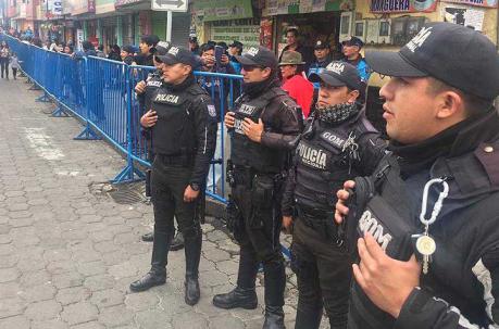 Agentes de Control y policías nacionales fueron trasladados hasta el barrio Nueva Aurora. Foto: Eduardo Terán / ÚN