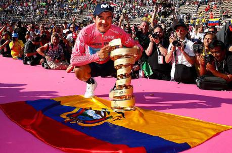 Una postal histórica para el deporte ecuatoriano: ‘Richie’ celebra su título. Foto: AFP