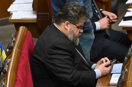 El diputado Bogdan Yaremenko se disculpó con su esposa e hijos y con su grupo parlamentario. Foto: AFP