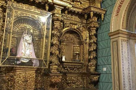 En la iglesia de El Sagrario, la Virgen tiene su altar. Foto: Betty Beltrán / ÚN