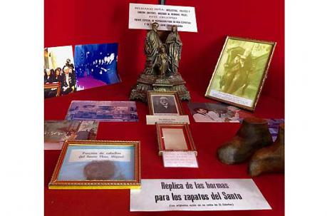 En el santuario están los restos y otros objetos del Hermano Miguel.